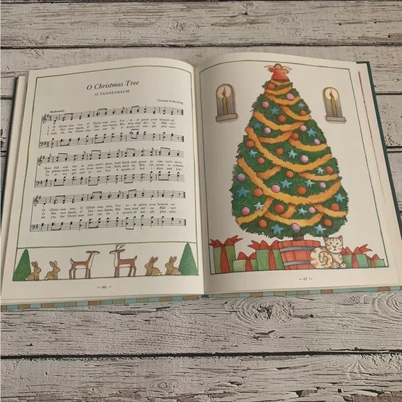 Vintage Tomie DePaola's Book of Christmas Carols Hardback Music Book 1987 - Picture 7 of 8